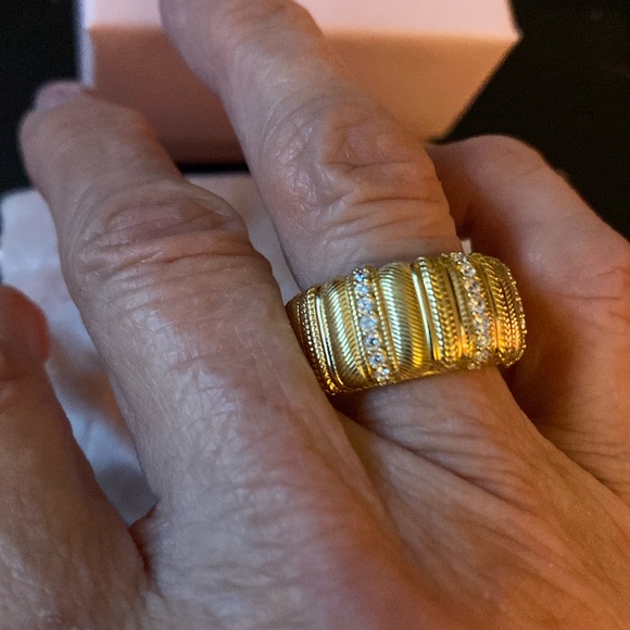 Beautiful ring done in 14k overlay gold with cubic Zirconia Size 6 New no tags - Picture 1 of 9